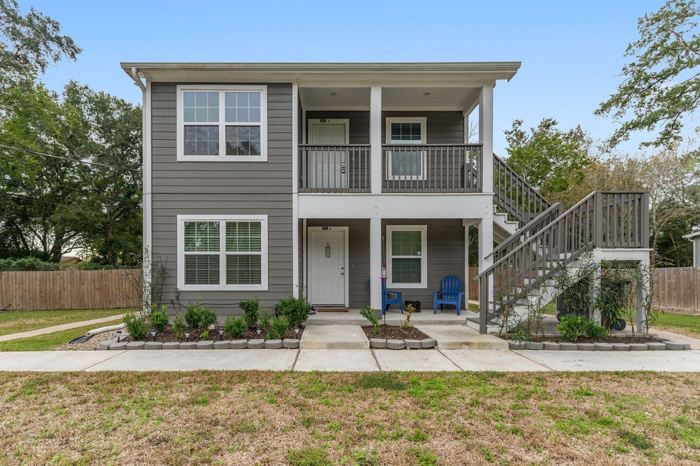 2045 W Blum St unit B, Alvin, TX 77511 - photo 1