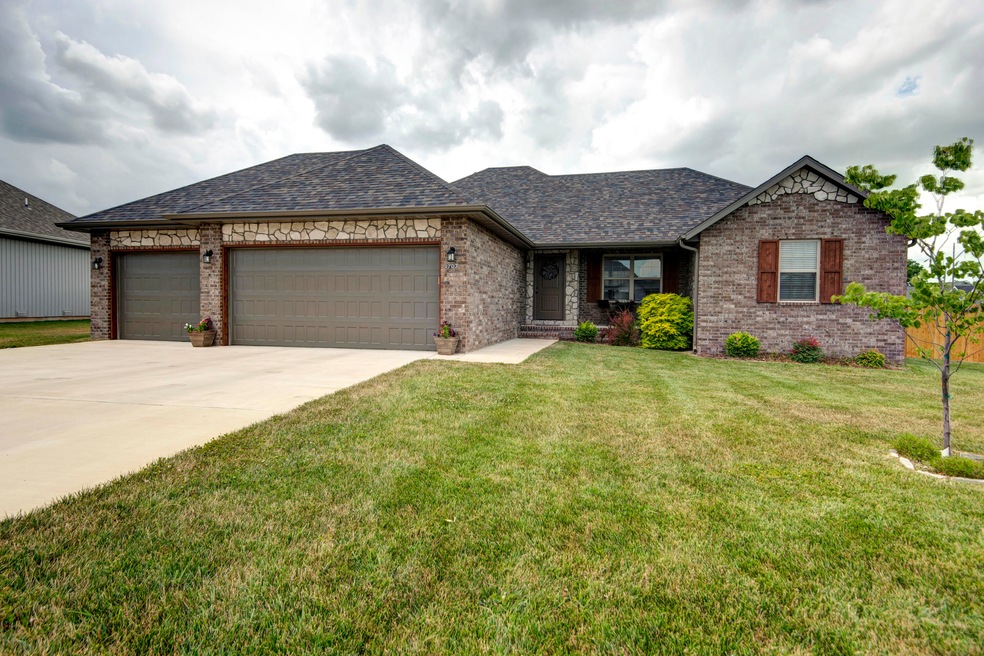 1703 E Calavary Camp Rd, Republic, MO 65738 - photo 1