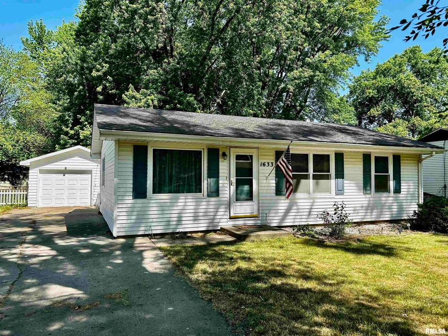 1633 N Ottawa St, Lincoln, IL 62656 - photo 1