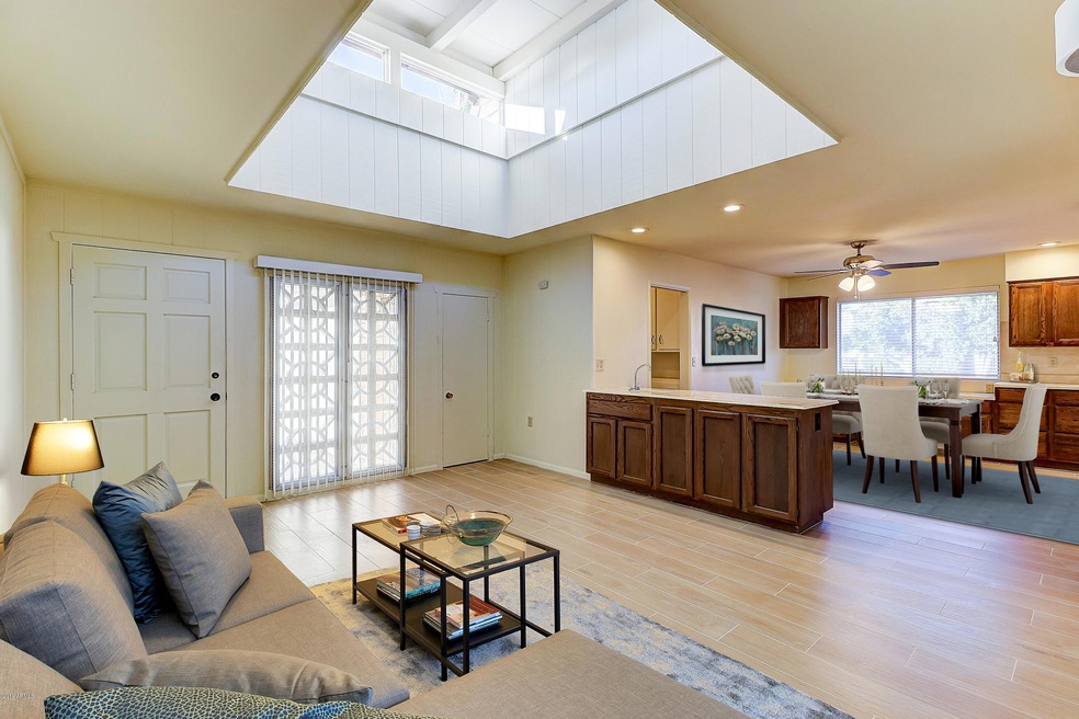 CASUAL AREA OFF DINING ROOM (1)