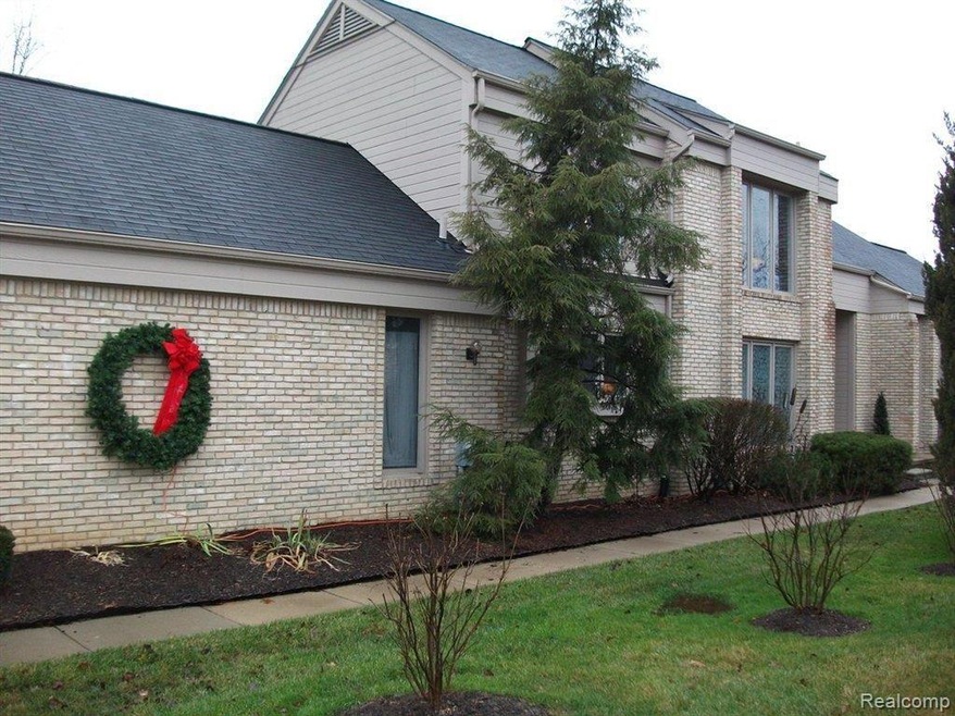 Welcome to 5240 Mirror Lake Ct