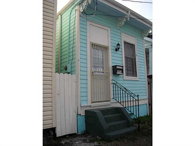 Facade/Exterior Front.