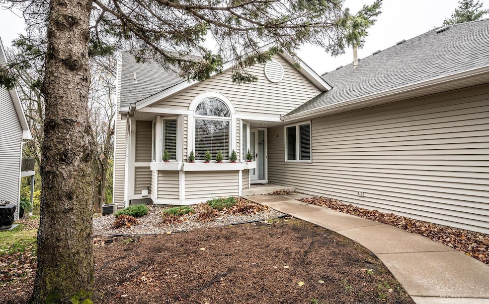 7171 Oak Pointe Curve, Bloomington, MN 55438 - photo 1