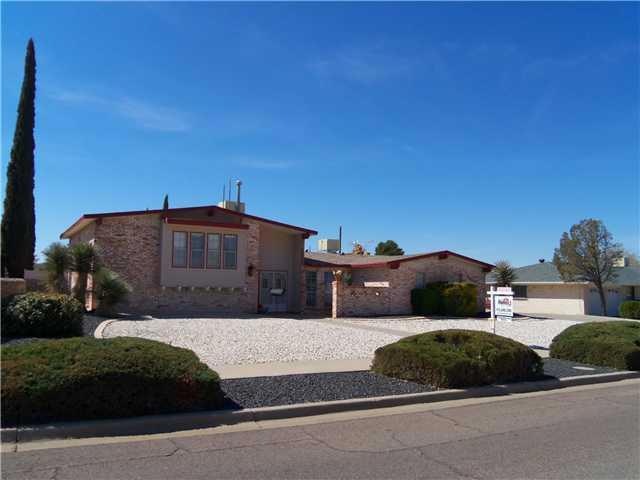 10204 Woodway Dr, El Paso, TX 79925 - photo 1