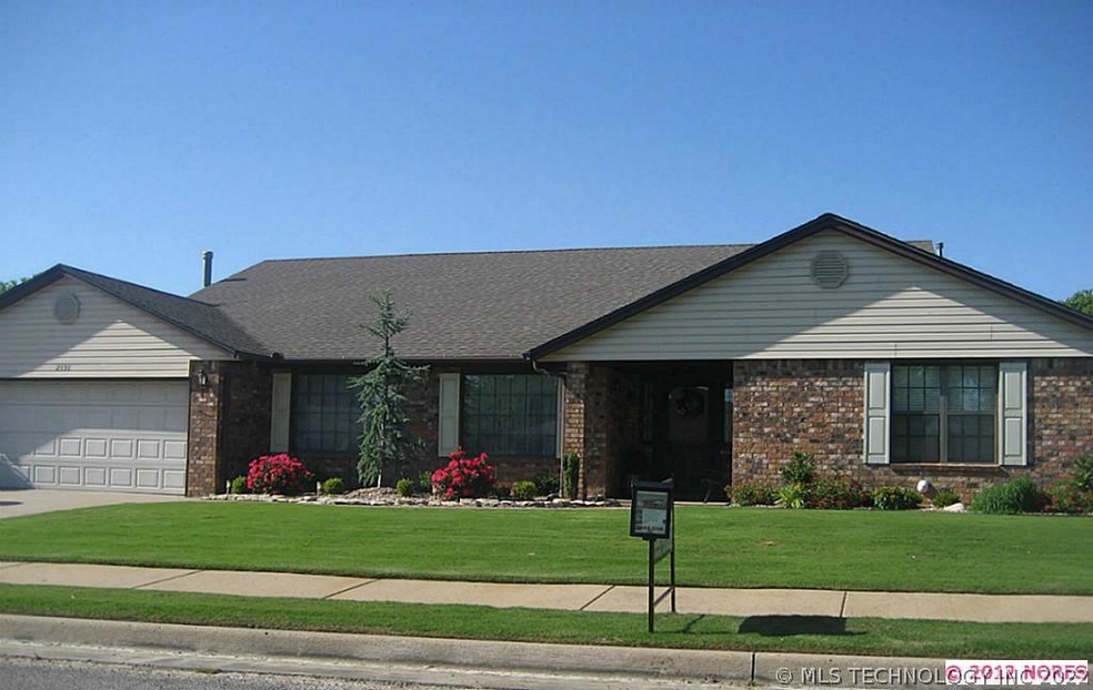 2556 Chapel Hill Rd, Bartlesville, OK 74006 - photo 1