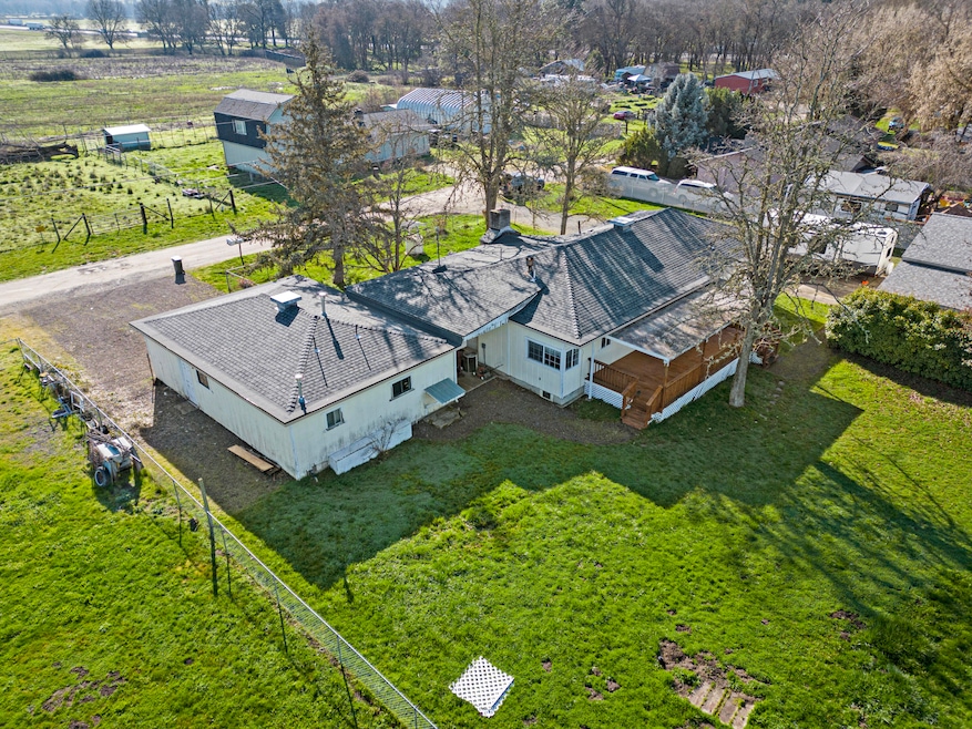 7385 Maple Ln, Central Point, OR 97502 - photo 1