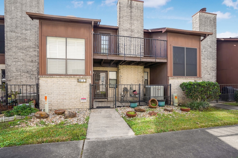 50 Evanston St unit 3, Houston, TX 77015 - photo 1