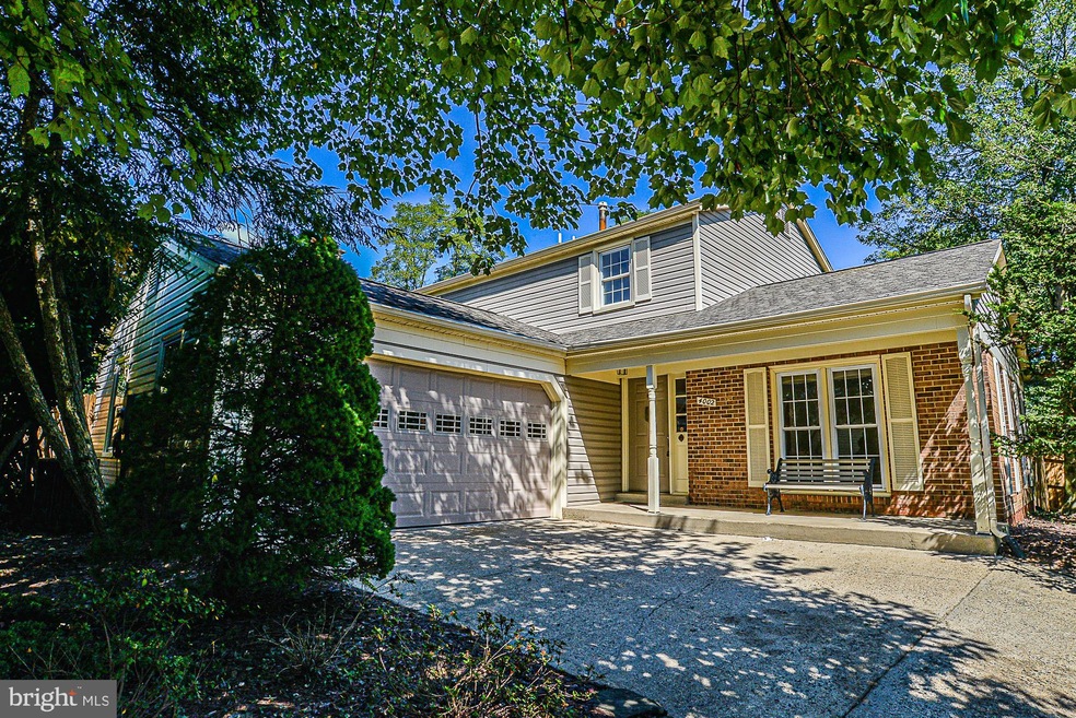 4002 Hunting Pines Ct, Fairfax, VA 22032 - photo 1