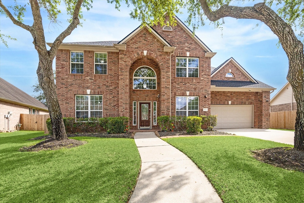 The Aida Younis Team presents 5211 Emerald Trace C