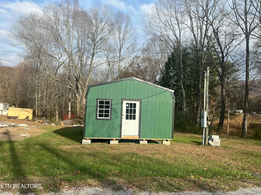 114 E C Noe Rd, Coalfield, TN 37840 - photo 1