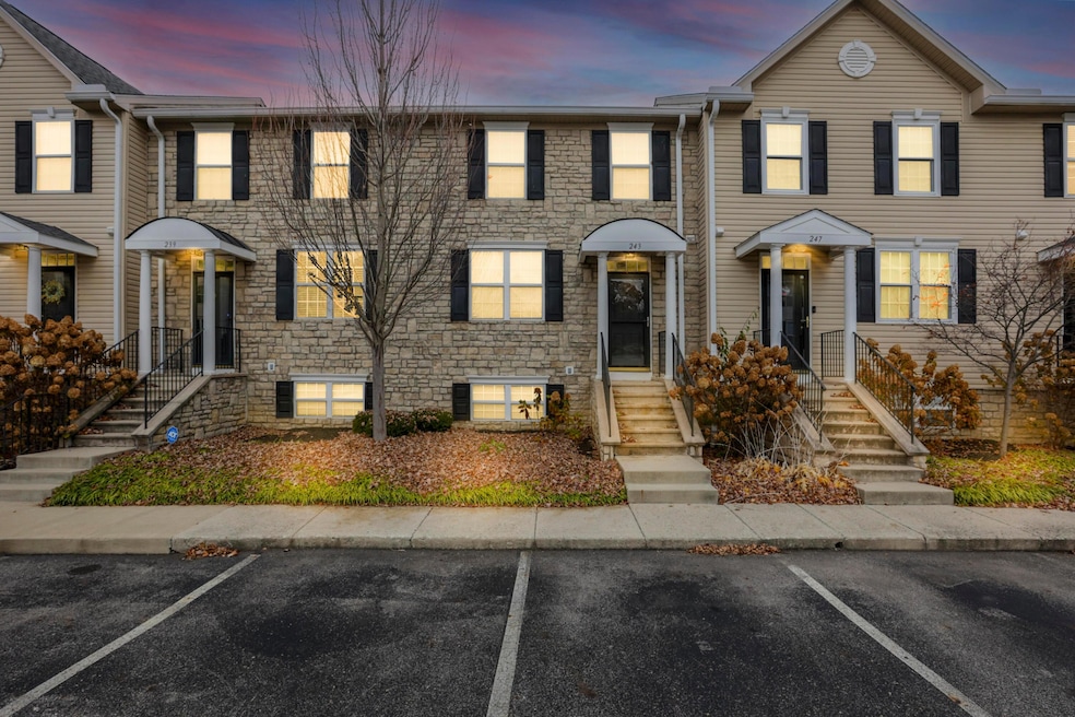 243 Oxford Oak Dr unit 243, Blacklick, OH 43004 - photo 1