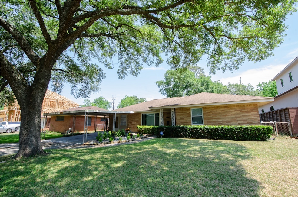 2110 Nina Lee Ln, Houston, TX 77018 - photo 1