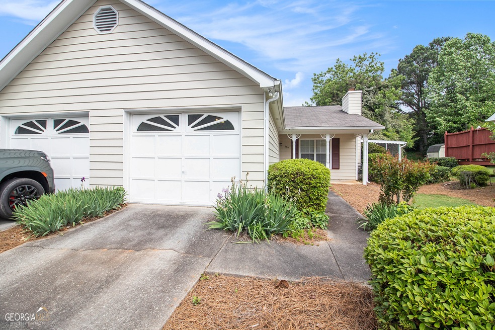 256 Monmouth Dr, Fayetteville, GA 30214 - photo 1