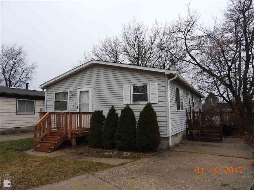 2714 15th Ave, Port Huron, MI 48060 - photo 1