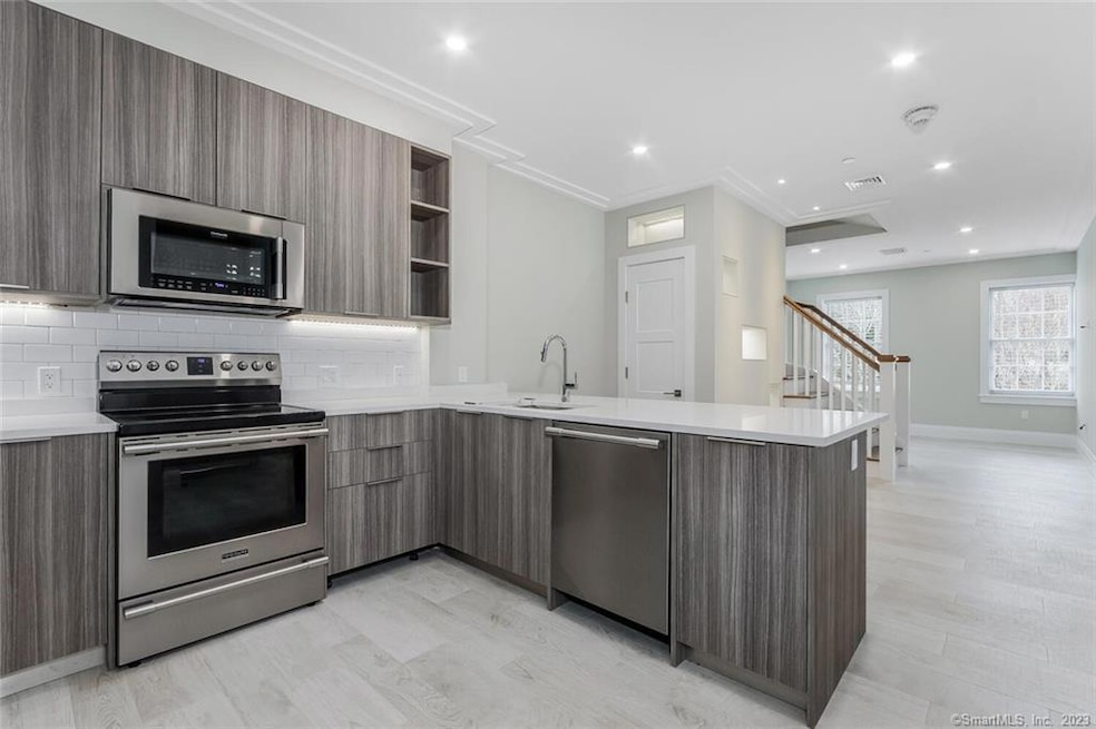 1990 Bronson Rd unit 8, Fairfield, CT 06824 - photo 1