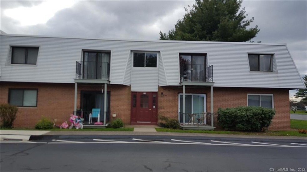 250 Richard St unit 4, Newington, CT 06111 - photo 1