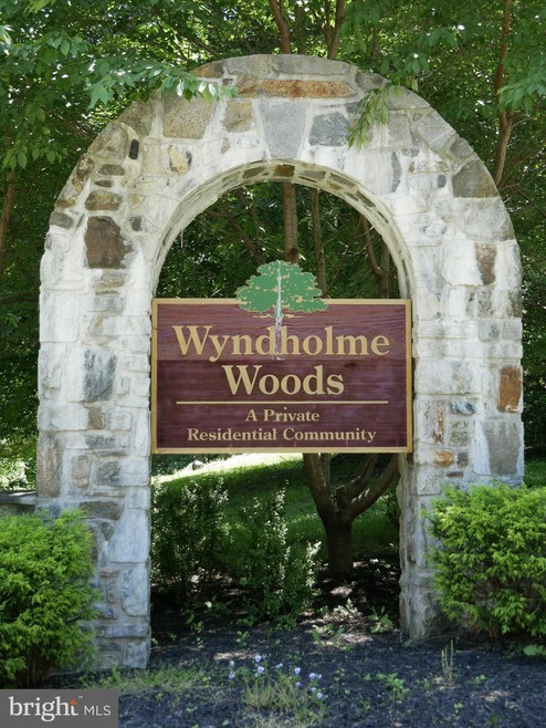 5307 Wyndholme Cir unit 401, Baltimore, MD 21229 - photo 1