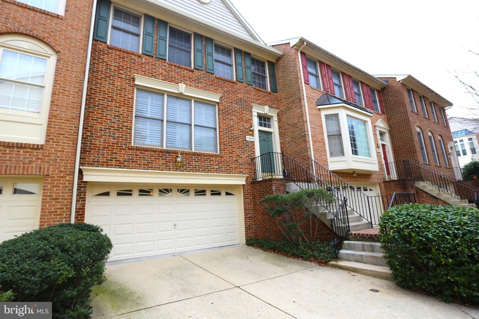 11419 Hollowstone Dr, Rockville, MD 20852 - photo 1