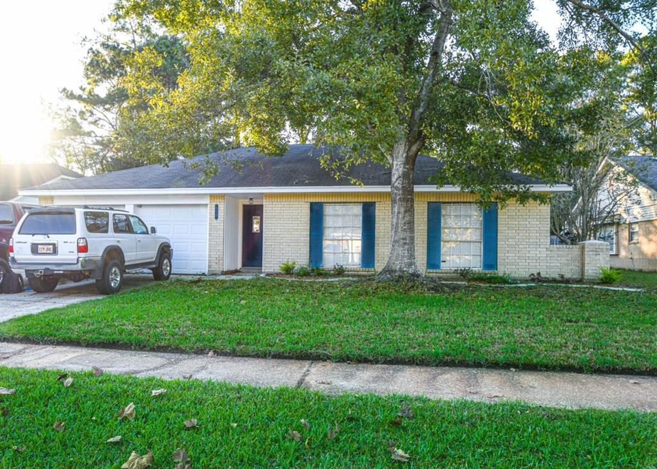 520 9th St, Slidell, LA 70458 - photo 1