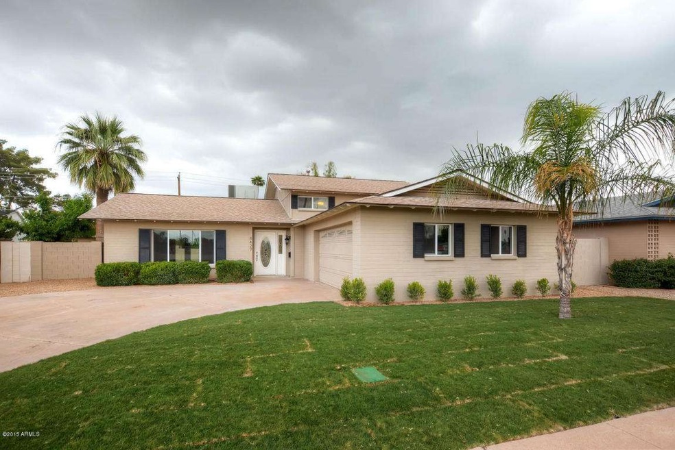 8427 E Jackrabbit Rd-Exterior Front