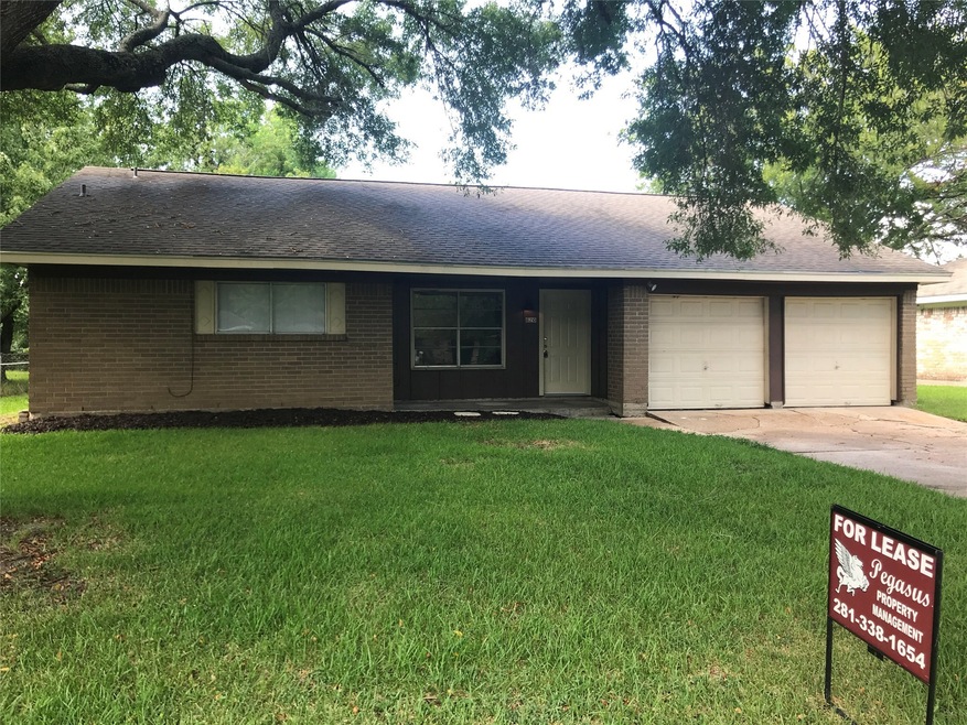 820 Midas Ln, Alvin, TX 77511 - photo 1