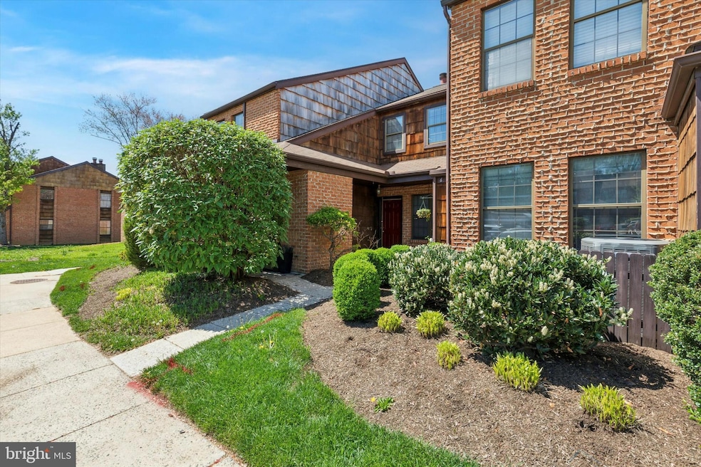 8 Hopkinson Ct, Chesterbrook, PA 19087 - photo 1