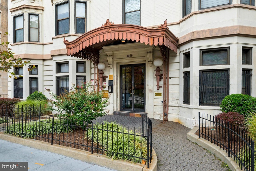 1669 Columbia Rd NW unit 302, Washington, DC 20009 - photo 1