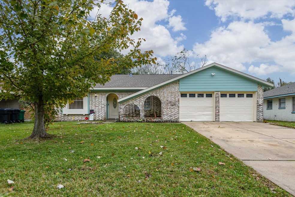 10902 Overlea Dr, Houston, TX 77089 - photo 1