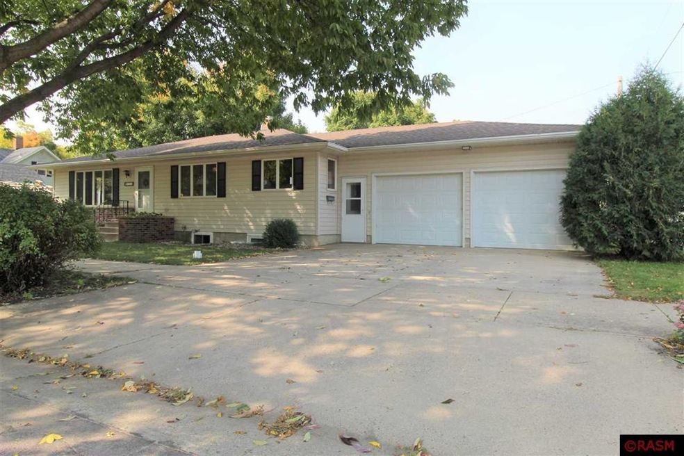 820 8th St N, New Ulm, MN 56073 - photo 1