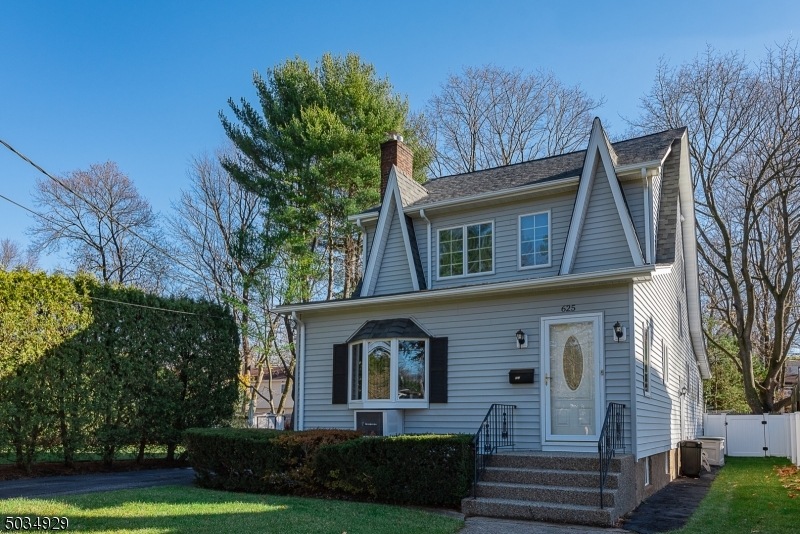 625 Chestnut St, Township of Washington, NJ 07676 - photo 1