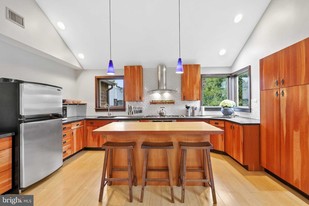 1604 Jeffers Rd, Towson, MD 21204 - photo 1