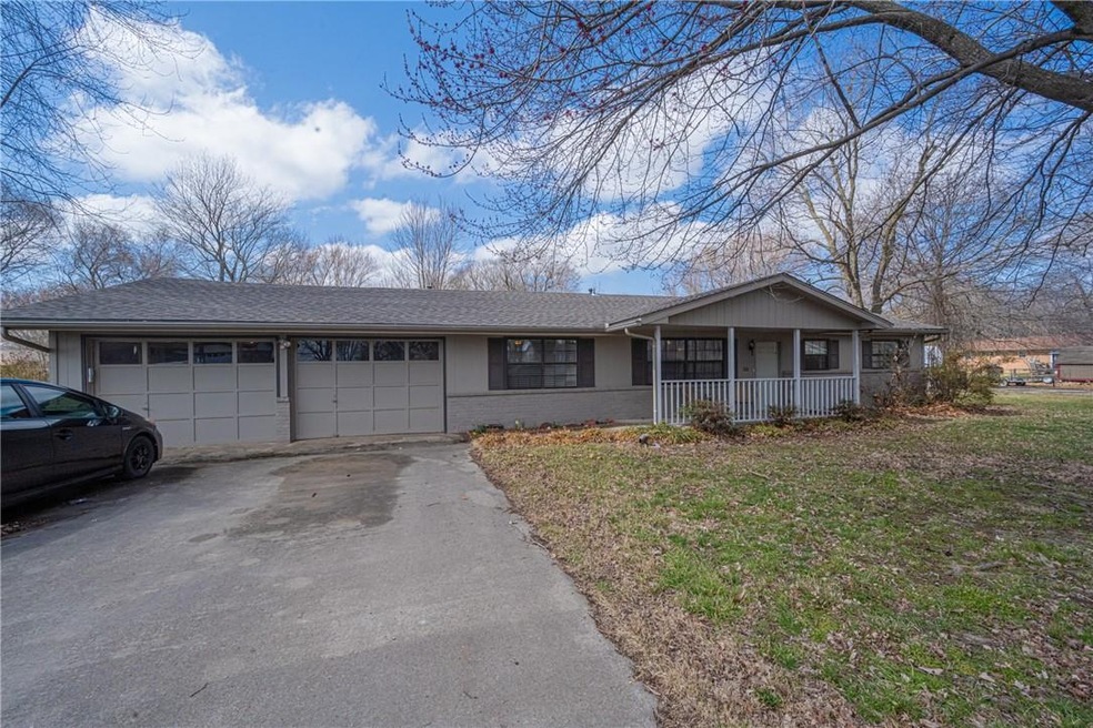 210 S Border St, Prairie Grove, AR 72753 - photo 1