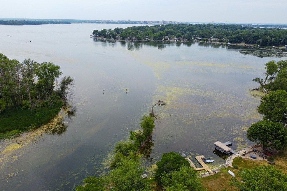 6113 Winnequah Rd, Monona, WI 53716 MLS 1958328