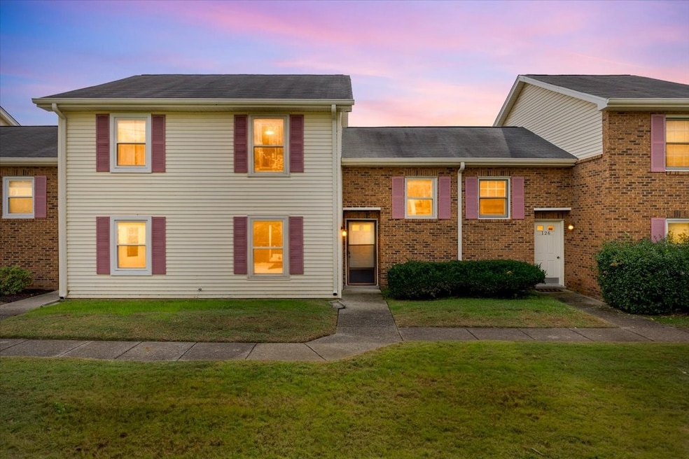 128 Lake Chateau Dr unit E4, Hermitage, TN 37076 - photo 1