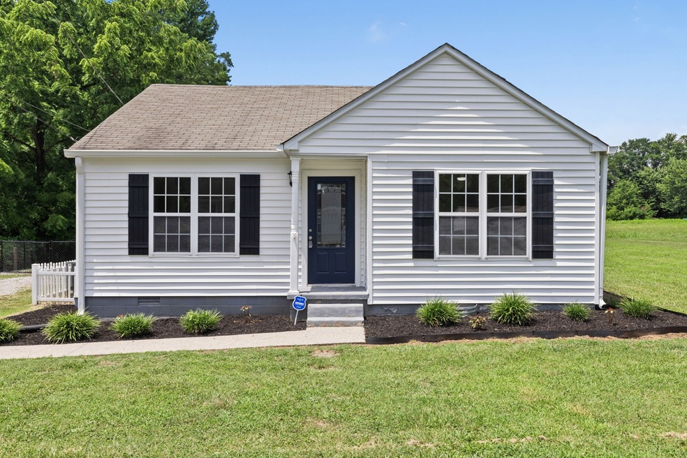 105 Central Ave, Portland, TN 37148 - photo 1