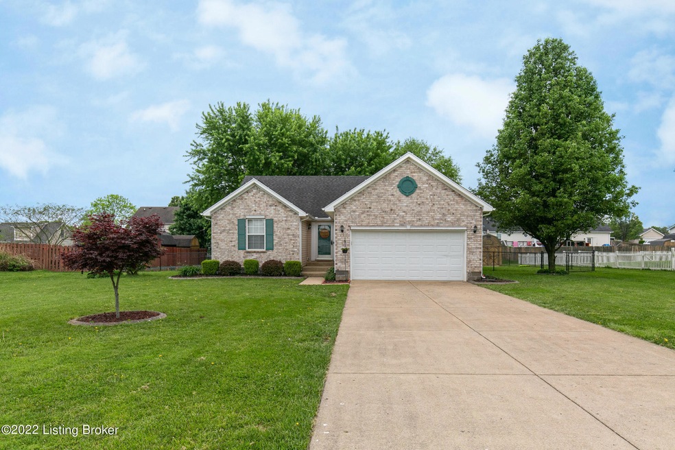 585 Helm Ln, Mount Washington, KY 40047 - photo 1