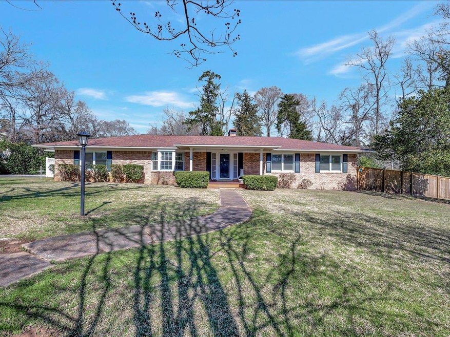 213 Burrows St, Nacogdoches, TX 75965 - photo 1