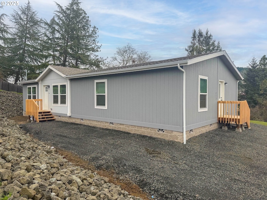 252 NE 3rd St, Oakland, OR 97462 - photo 1