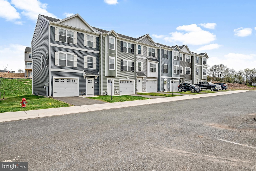 446 Cadbury Dr, Red Lion, PA 17356 - photo 1