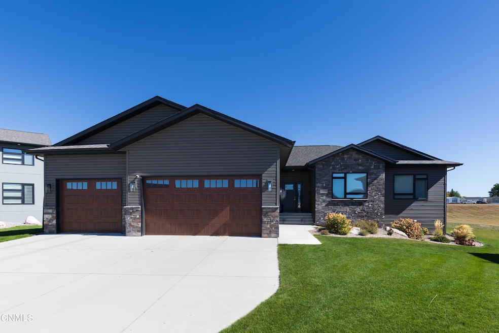 For Sale $824,900 • Co-Listing Agent