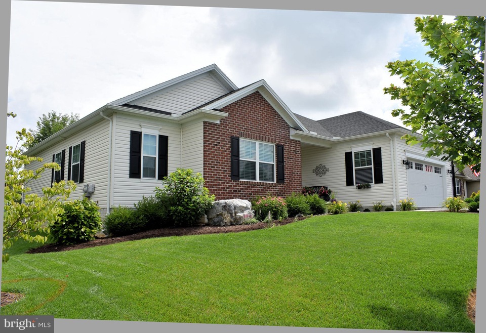 680 Franklin Square Dr, Chambersburg, PA 17201 - photo 1