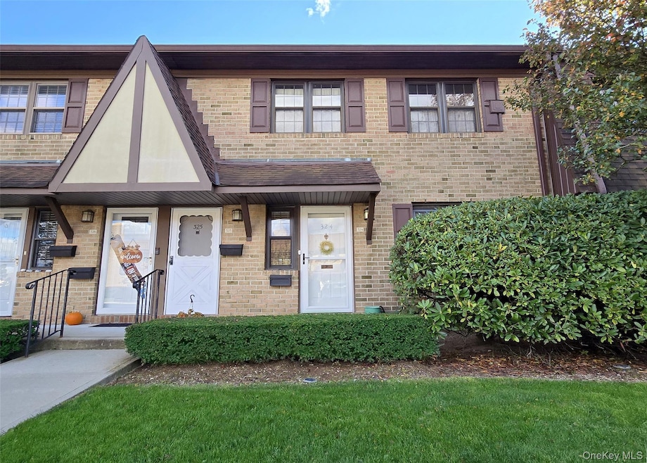 324 Mariners Way, Copiague, NY 11726 - photo 1