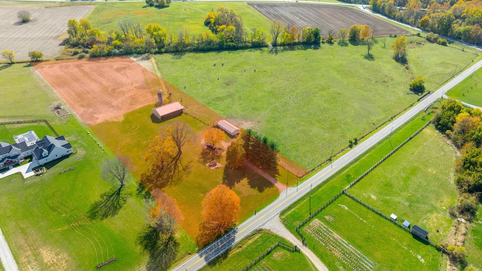 8777 Hayden Run Rd, Hilliard, OH 43026 - photo 1