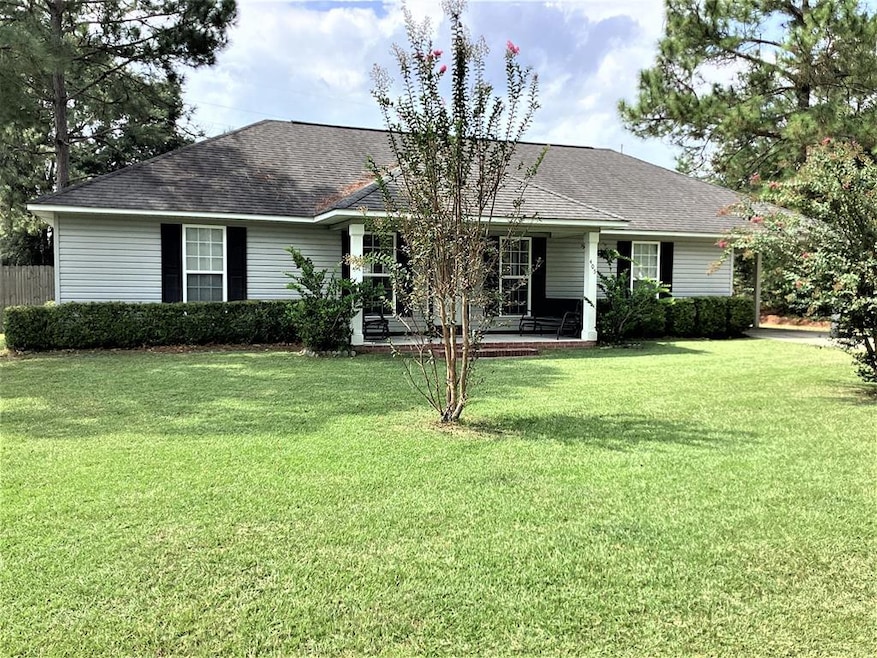 405 Coventry Cir SE, Moultrie, GA 31768 - photo 1