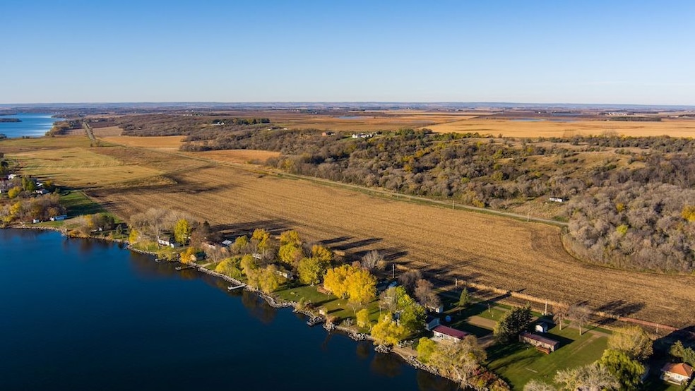 11554 Waldos Beach Rd, Rosholt, SD 57260 - photo 1
