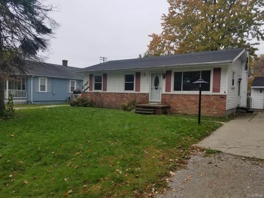 2939 17th Ave, Port Huron, MI 48060 - photo 1