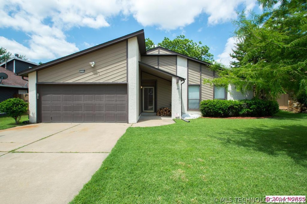Charming 3/2/2 home in Southbrook. Near popular 71