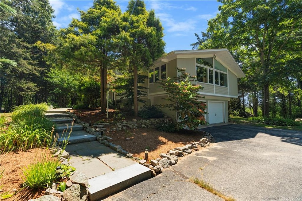 Sold $900,000 • Co-Listing Agent