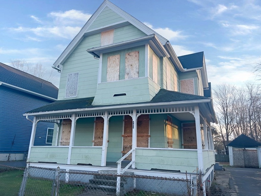 163 Pendleton Ave, Springfield, MA 01109 - photo 1