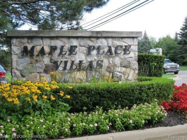 SIGN AT MAPLE